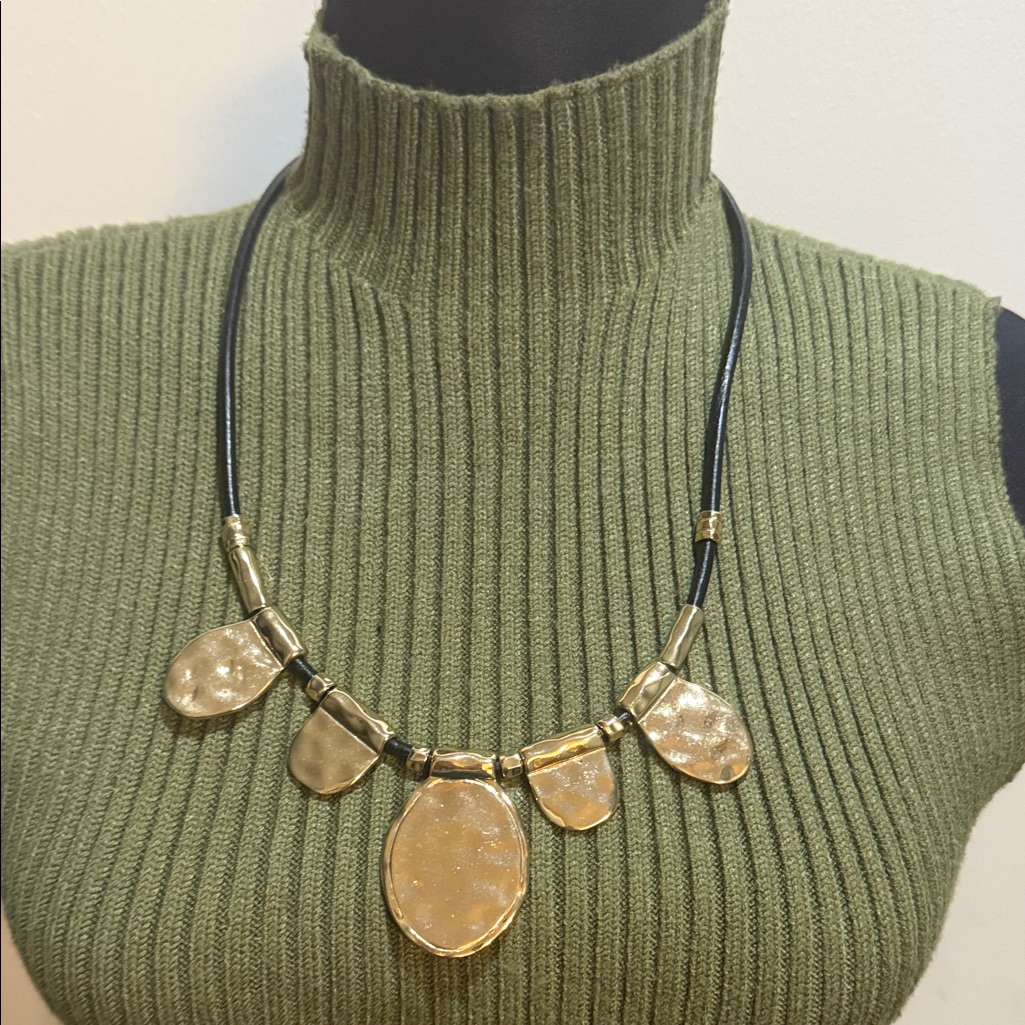 Arq Elegant Black And Gold Necklace